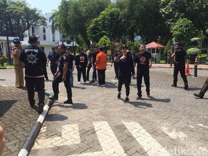 Dipimpin Rieke, Massa KRPI Diterima di Istana Dipimpin Rieke, Massa KRPI Diterima di Istana