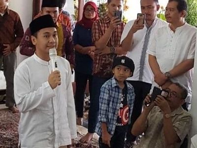 Raditya Dika Pengajian Jelang Nikah, Netizen: Mau Sunatan, Bang?