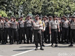 Video Polisi Halangi Massa Aksi May Day ke Bundaran HI