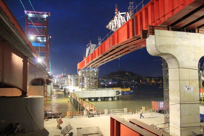 LRT Palembang yang melintasi Sungai Musi tersebut juga bakal menjadi objek perjalanan wisata baru di Sumatera Selatan. Pool/Waskita Karya.