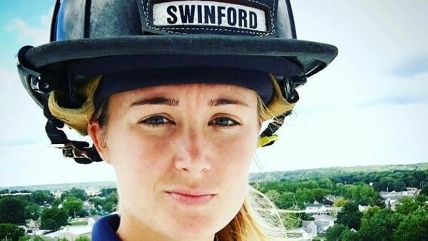 Terpesona Stacey, Pemadam Kebakaran Cantik Siap Bikin Adem Hati yang Panas