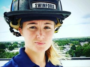 Terpesona Stacey, Pemadam Kebakaran Cantik Siap Bikin Adem Hati yang Panas