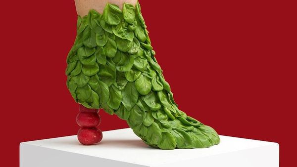 Keren! 10 Sepatu Ini Berbahan Snickers, Daging hingga Daun Basil