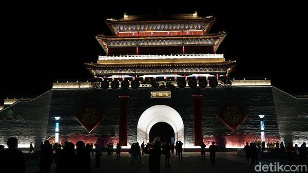 Penampakan Tembok Besar China Saat Malam, Cantik Juga!