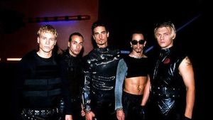 Dulu Seksi, Sekarang Fashion Boy Band Tahun 90-an Ini Bikin Ketawa