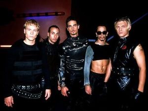 Dulu Seksi, Sekarang Fashion Boy Band Tahun 90-an Ini Bikin Ketawa