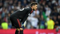 Performa Sven Ulreich di sepanjang musim ini sebenarnya tak terlalu buruk. Dia rata-rata membuat 2,7 save per laga di Liga Champions, sementara di Bundesliga dia membuat dua save per pertandingan. (David Ramos/Getty Images)