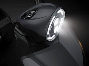 Muka Skuter Listrik yang Bisa Berlari Hingga 160 Km Sekali Charger