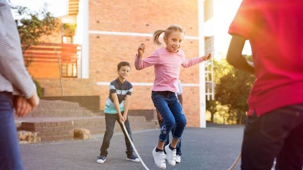 5 Keuntungan si Kecil jadi Anak Tengah