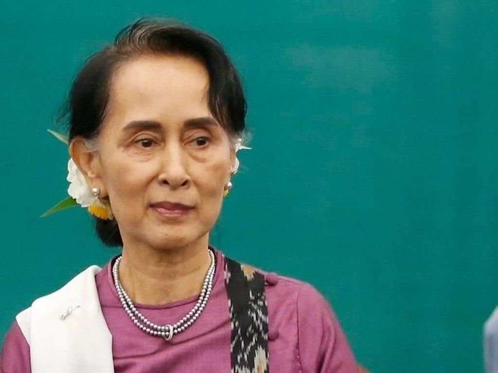 Amnesty International Cabut Penghargaan Bergengsi untuk Suu Kyi Amnesty International Cabut Penghargaan Bergengsi untuk Suu Kyi
