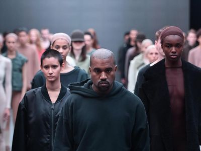Momen Fashion Kanye West yang Tak Kalah Kontroversial dari Ucapannya