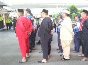 Jawara Betawi Bergolok Tindak Pelanggar Lalin di Jakbar