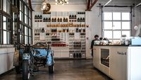 Pencinta Kopi, Mampirlah ke Garasi Tua yang Rustik Ini untuk Cicipi Kopi Terbaik!