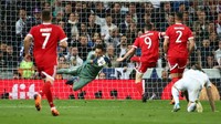 Dia membuat delapan penyelamatan sepanjang laga tersebut. Ini merupakan jumlah save terbayak dia di fase knock out Liga Champions. (REUTERS/Michael Dalder)