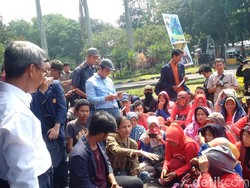 Dituntut Mundur, Rektor Unpad Temui Pedemo