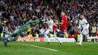 Kiper asal Kosta Rika ini membuat beberapa penyelamatan penting saat Bayern Munich mencoba mencetak gol ketiga yang akan membalikkan keadaan. (REUTERS/Paul Hanna)