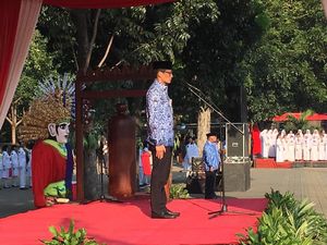 Sandiaga Pimpin Upacara Hari Pendidikan Nasional di Monas