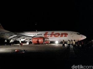 Lion Air yang Tergelincir di Gorontalo Berhasil Dievakuasi Lion Air yang Tergelincir di Gorontalo Berhasil Dievakuasi