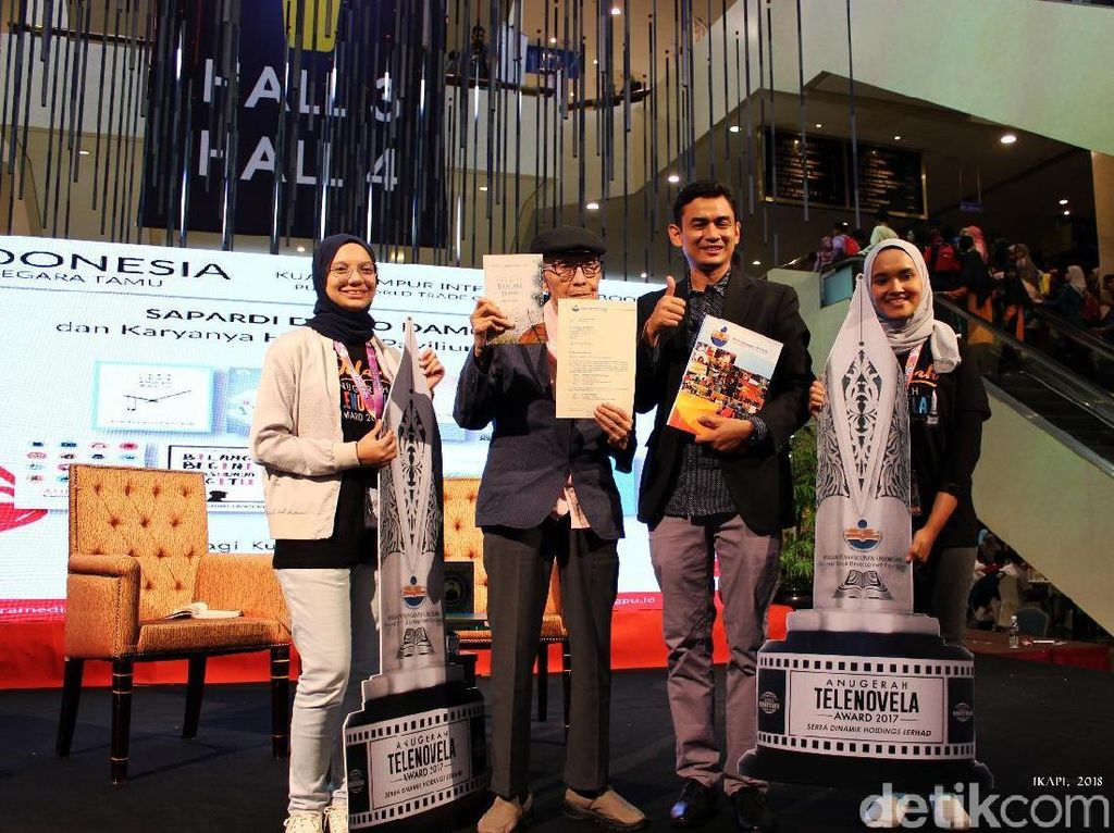 Sapardi Djoko Damono hingga Pidi Baiq Raih Anugerah Buku ASEAN Sapardi Djoko Damono hingga Pidi Baiq Raih Anugerah Buku ASEAN
