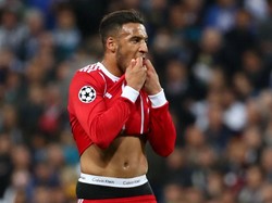 Ayo MU, Rekrut Tolisso