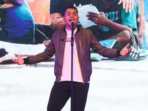 Tulus Menikmati Tersesat di Labirin Cinta Tatjana Saphira