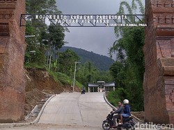 Bupati Tersandung Kasus di KPK, Namanya Tetap Disematkan ke Jalan?