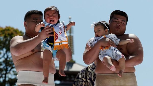 Foto: Festival Bayi Menangis di Jepang
