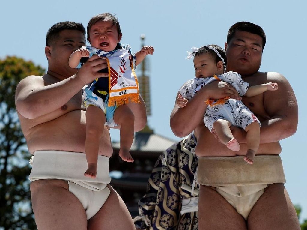 Mengenal Ritual Bayi Menangis di Jepang
