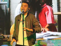 Mulus! Tulus Menyanyi Tanpa Lip Sync di Pembukaan Asian Games 2018