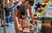 Gisella and Gempita di Pedder on Scotts, Singapura (Foto: dok Singapore Tourism Board)