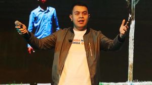 Aksi Tulus di Atas Panggung