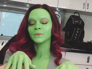 Zoe Saldana Gamora Dapatkan Hollywood Walk of Fame