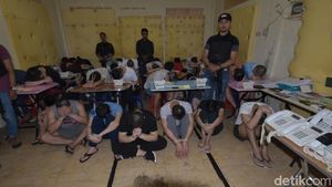 Foto 103 WN Tiongkok Pelaku Kejahatan Siber Saat Diciduk Polda Bali