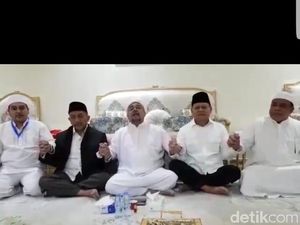 Pergi Umrah, Sudrajat-Syaikhu Bertemu Habib Rizieq di Makkah Pergi Umrah, Sudrajat-Syaikhu Bertemu Habib Rizieq di Makkah