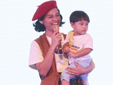 Cerita Andien Mencari Cara Pengasuhan Paling Tepat untuk Anak/