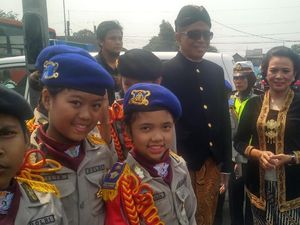 Polisi Berbaju Adat Tindak Ratusan Pelanggar Lalin di Jaksel