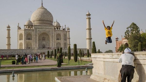 Foto: Berubah Warna, Kecantikan Taj Mahal Mulai Pudar
