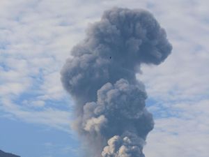Gunung Marapi Sudah 6 Kali Erupsi Gunung Marapi Sudah 6 Kali Erupsi
