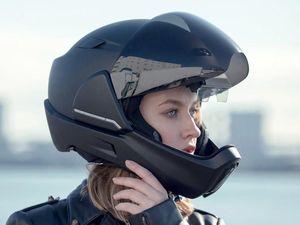 Helm Ini Bisa Beri Pandangan Pemotor Hingga 360 Derajat
