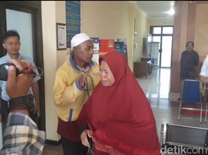 Tangis Wanita yang Ngaku Istri Warnai Deportasi Pria WN Malaysia