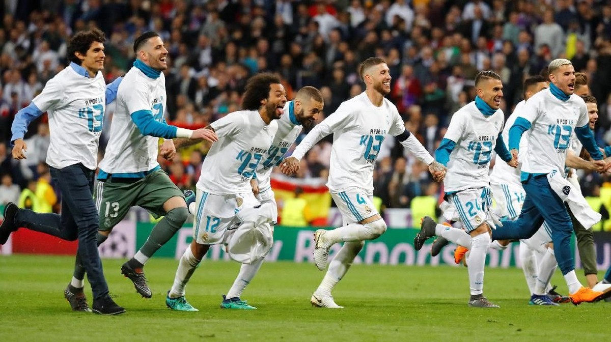 Pemain Real Madrid merayakan keberhasilan lolos ke final Liga Champions. (Foto: Kai Pfaffenbach/Reuters)