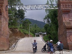 Ini Sejumlah Kontroversi Bupati Mojokerto Sebelum Ditahan KPK