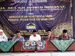 Mengenang Kiai Mahfud Ridwan yang Dikenal Ngayomi Semua Orang Mengenang Kiai Mahfud Ridwan yang Dikenal Ngayomi Semua Orang