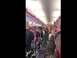 Saat Liverpudlian Ramaikan Seisi Pesawat di Roma