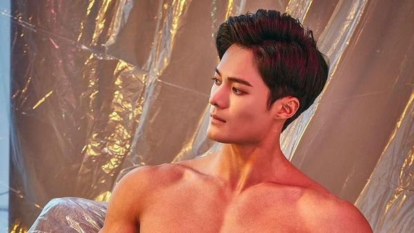 Gantengnya Juara Mister International 2018 yang Punya Perut Roti Sobek