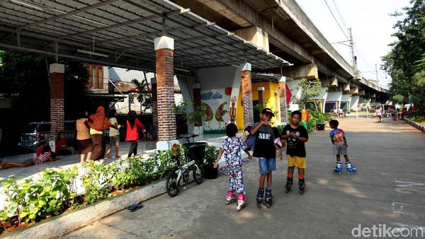 Kolong Rel Kereta Sawah Besar Disulap Jadi RPTRA