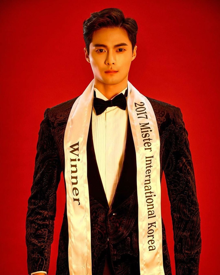 Mr international. Lee Seung Hwan. Seung Hwan Lee Mister International. Mister International 2017 Корея. Мистер Япония.