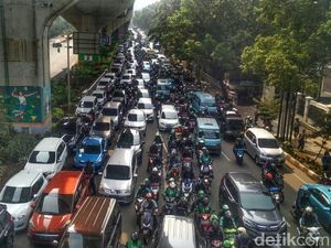 Ada Perbaikan Jalan, Casablanca Macet Parah