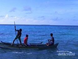 Cantiknya Pantai Batu Topeng Karimunjawa