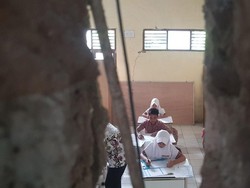 Siswa SD di Serang UN di Bawah Bayang-bayang Ambruknya Gedung